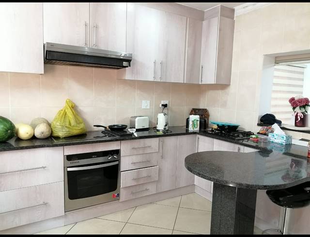 6 BEDROOM HOUSE FOR SALE IN ZINNIAVILLE
